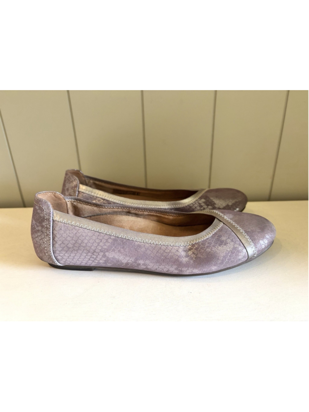 Vionic Women's Caroll Ballet Flat Sz 8.5 Silver Lavender Leather Slip On Shoe
